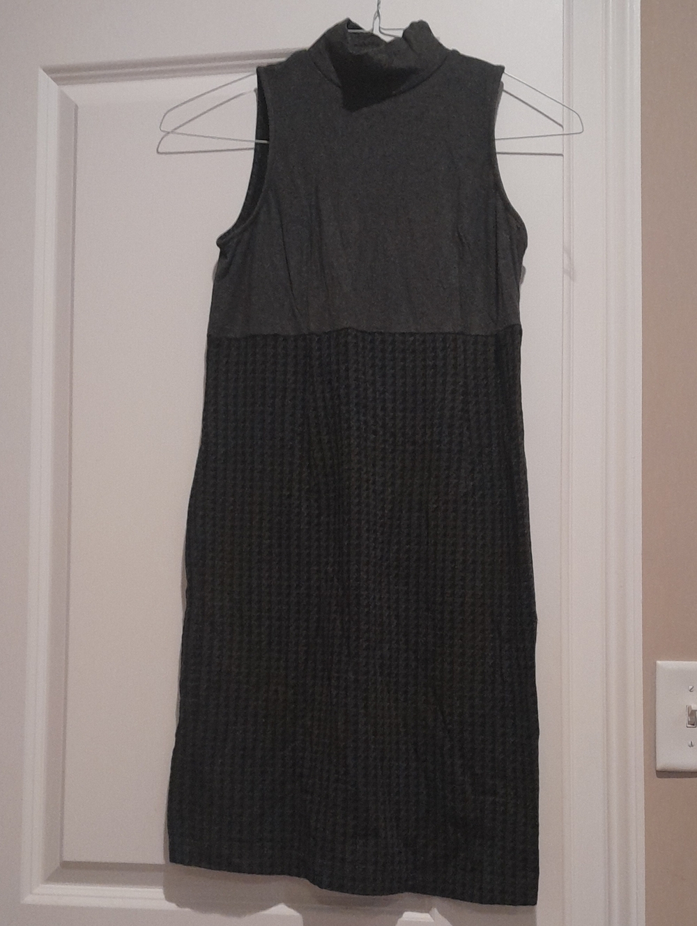 A Pea in the Pod Sleeveless Mock Neck Charcoal & Black Midi Maternity Dress, S